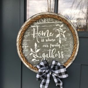Door hanger : Home is where my family gathers